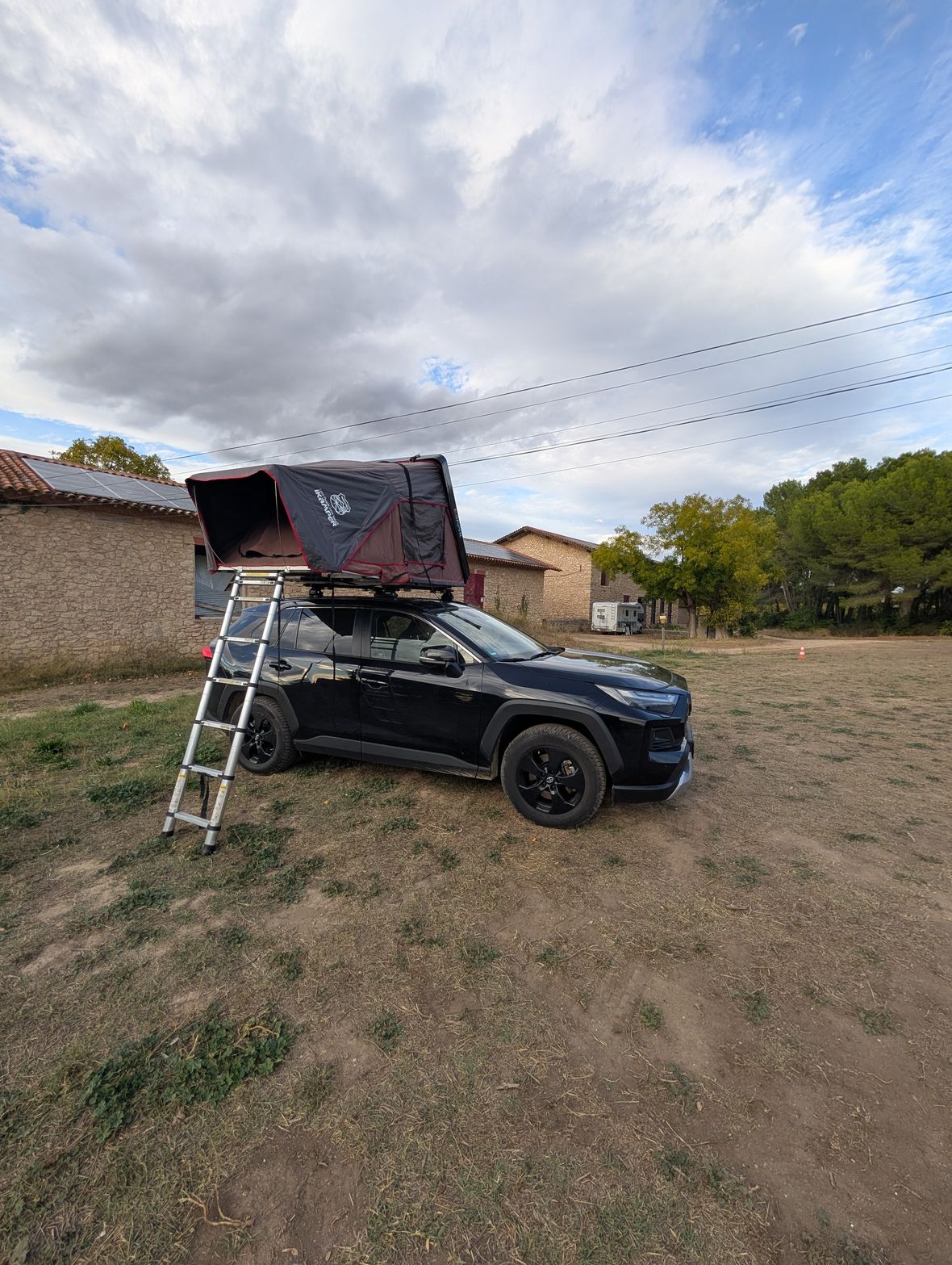SUV mit Dachzelt