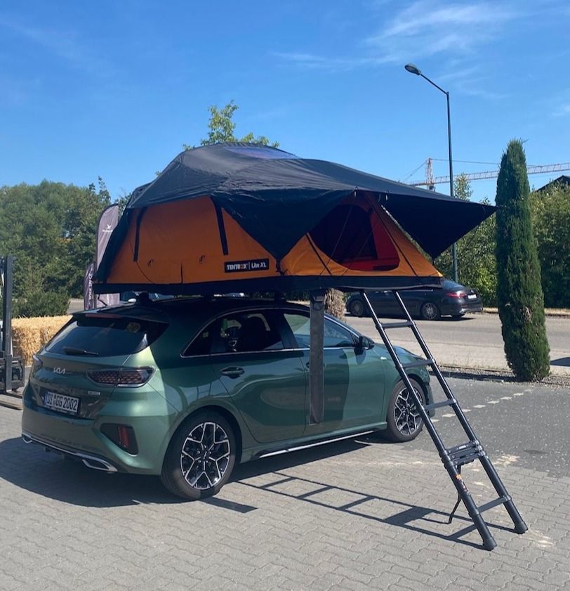 Kia Ceed mit Tentbox