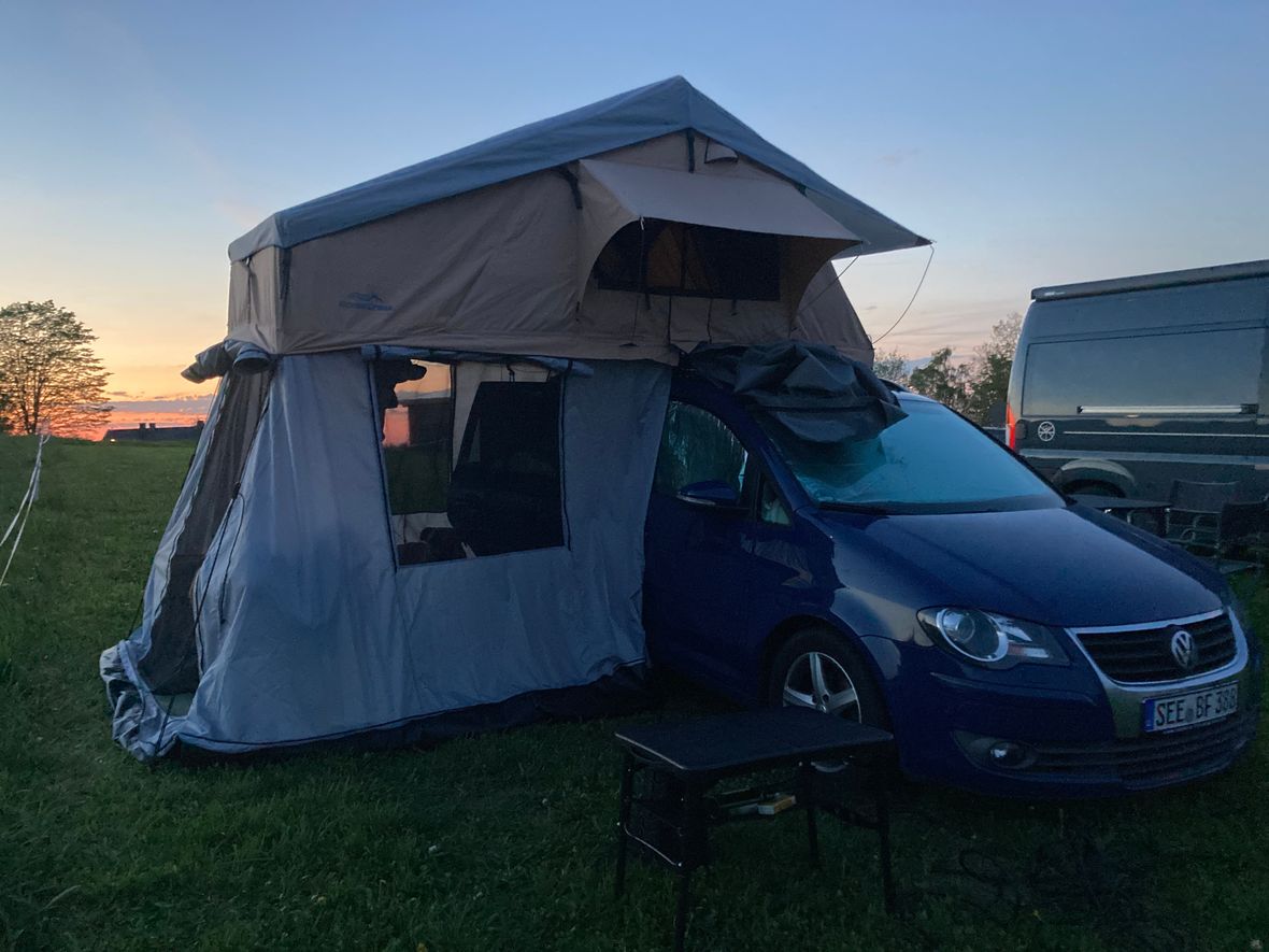 VW Touran mit Dachzelt