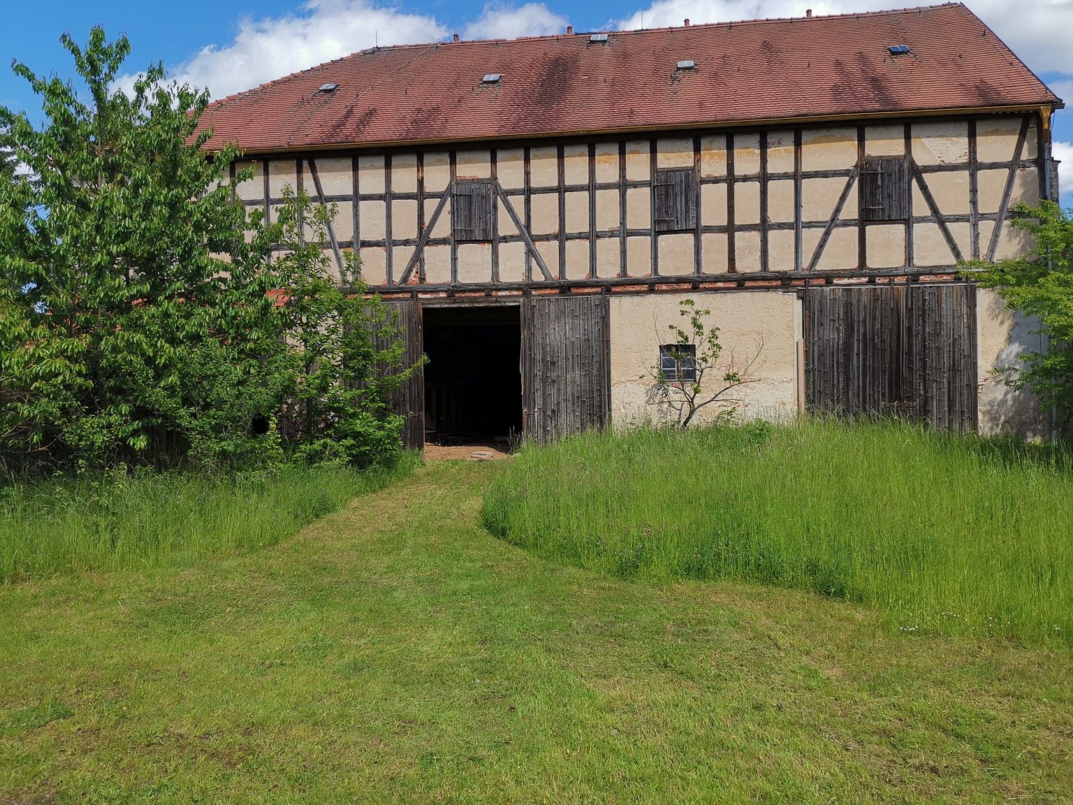 Die schöne Fachwerkscheune von außen