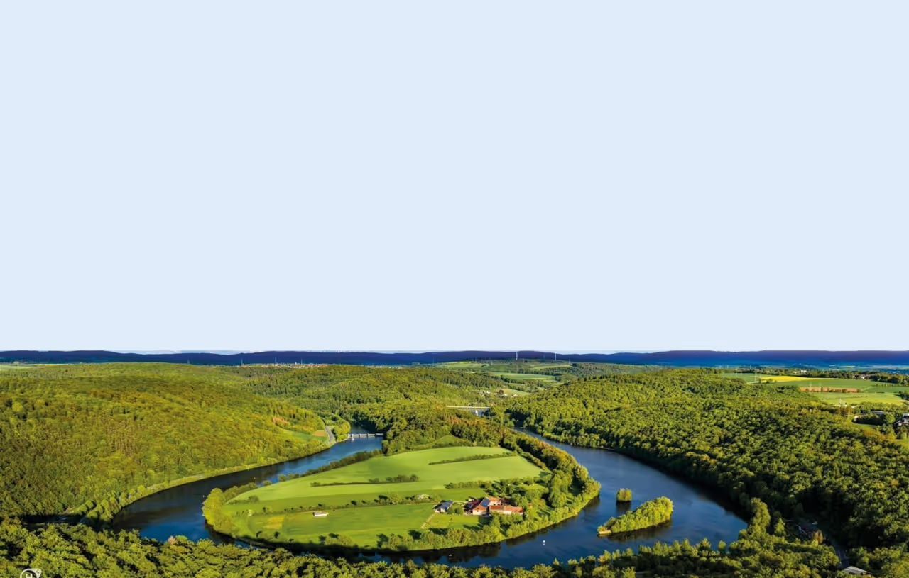 Campingplatz auf einer Halbinsel an der Fulde, der zu einem der schönsten Campingplätze Deutschlands zählt