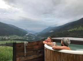 Jacuzzi con vista sulle montagne