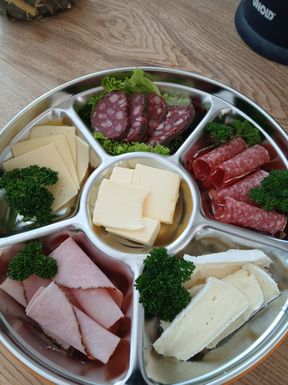 Breakfast basket for 2 people