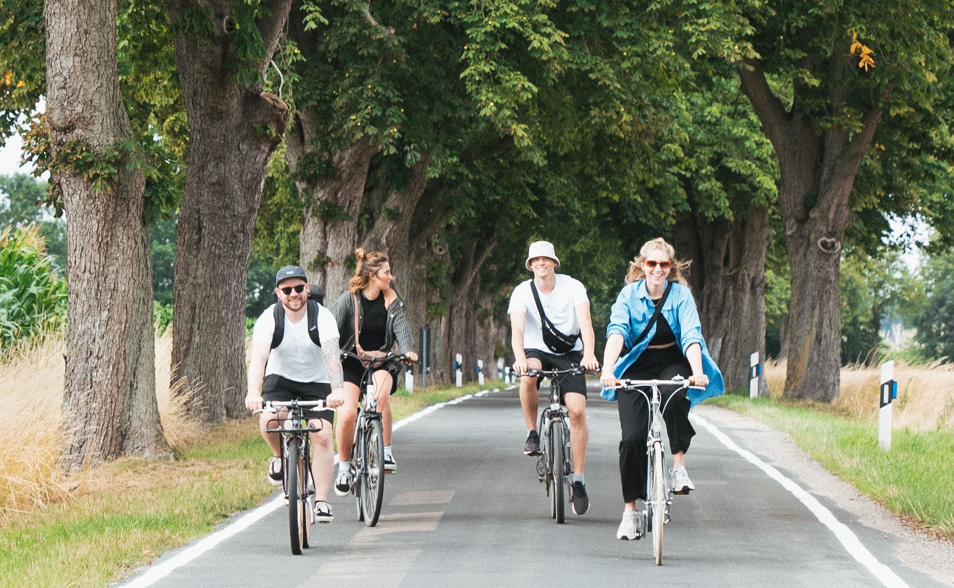 Das Hinterland-Team auf einer Fahrradtour. Start war ein Camping Stellplatz von hinterland.camp