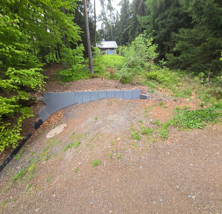 Emplacement situé en contrebas de la cabane
