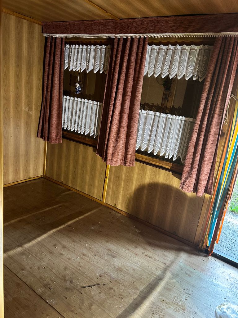 Corner Bungalow with 2 Inflatable Mattresses
