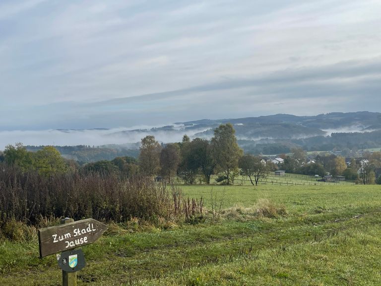 Blick zum Biggesee beim Wandern