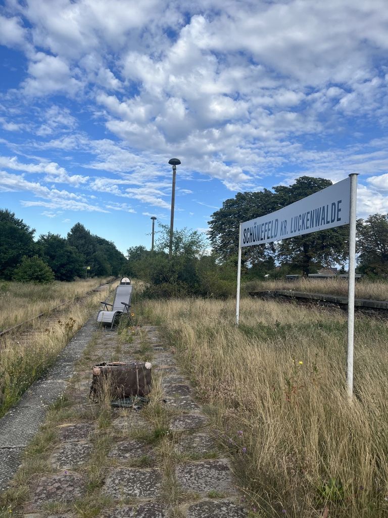 Chillen auf dem Bahnsteig.