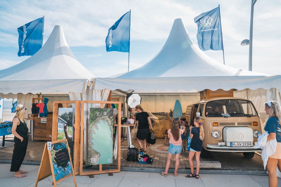 Stand auf Borkum mit T2 Oldtimer
